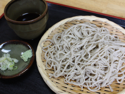 生粉打ちと2:8そばの食べ比べ